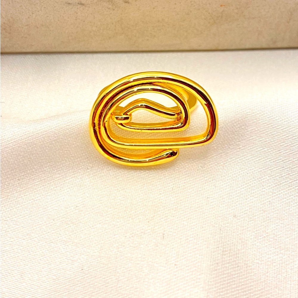 Elegant Gold-Tone Swirl Ring